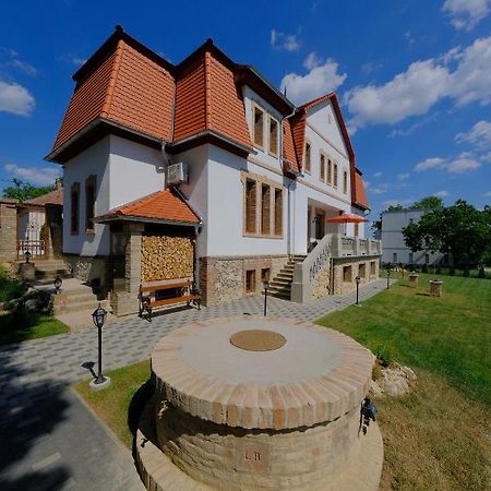 Lauber Villa Pécs Esterno foto