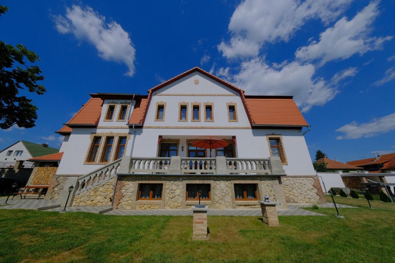 Lauber Villa Pécs Esterno foto