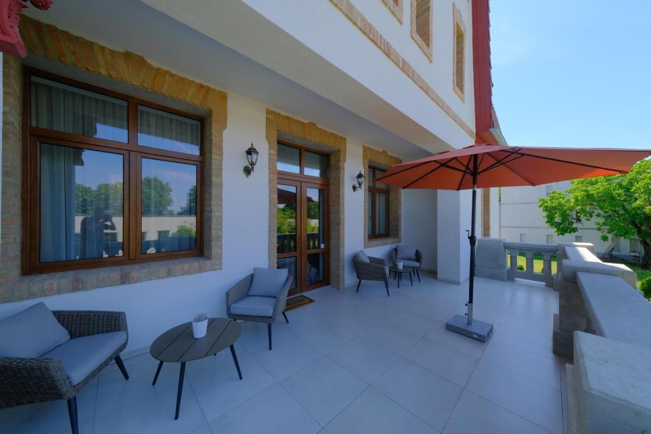 Lauber Villa Pécs Esterno foto