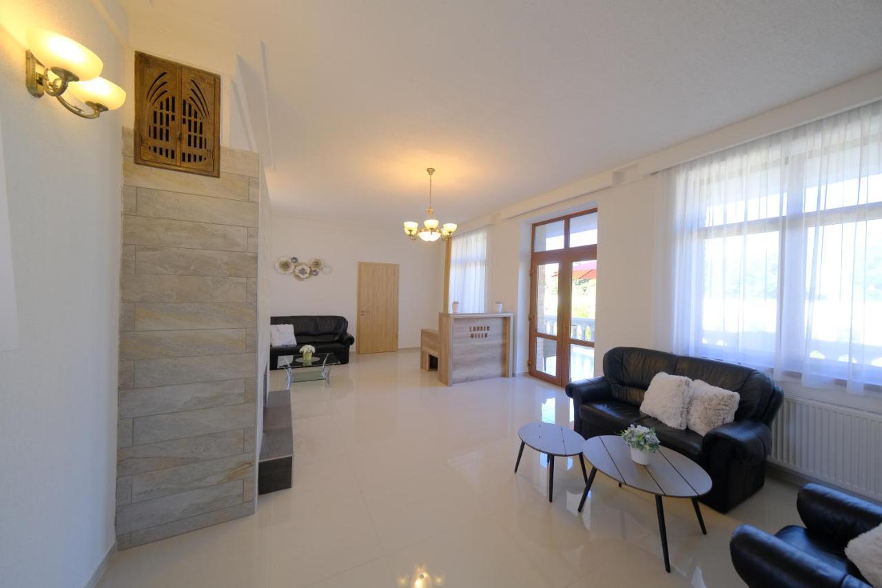 Lauber Villa Pécs Esterno foto