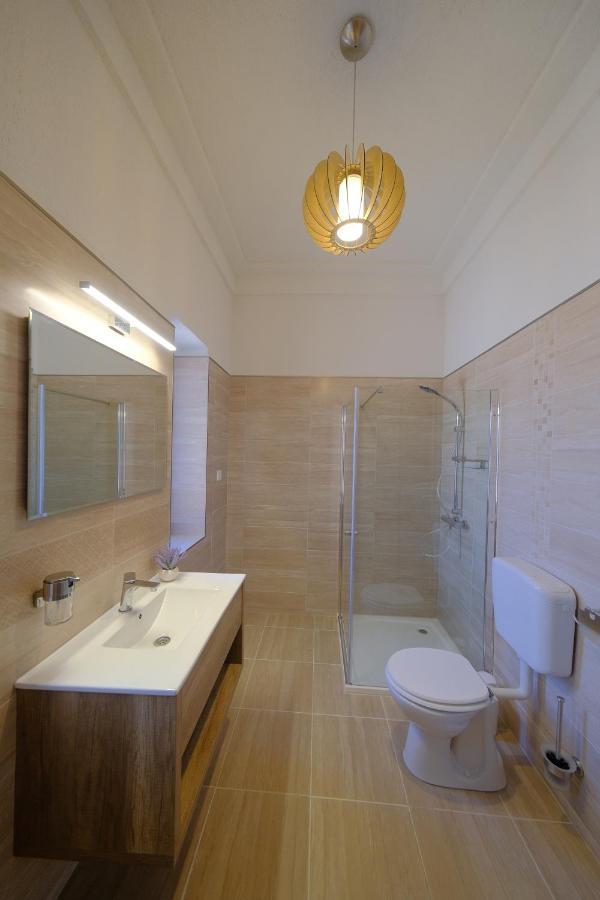 Lauber Villa Pécs Esterno foto