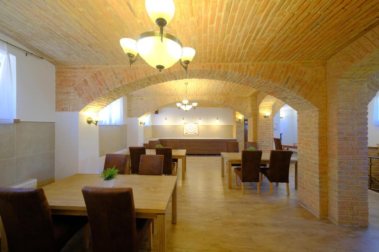 Lauber Villa Pécs Esterno foto