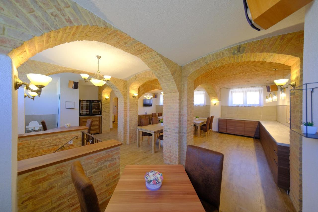 Lauber Villa Pécs Esterno foto